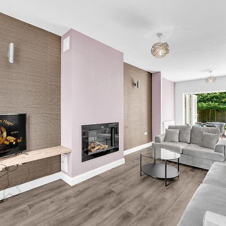 Brook Meadow House, 4 Bed House, Manchester Astley  Extérieur photo