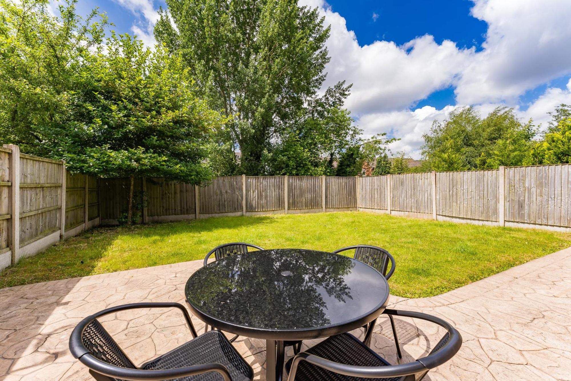 Brook Meadow House, 4 Bed House, Manchester Astley  Extérieur photo
